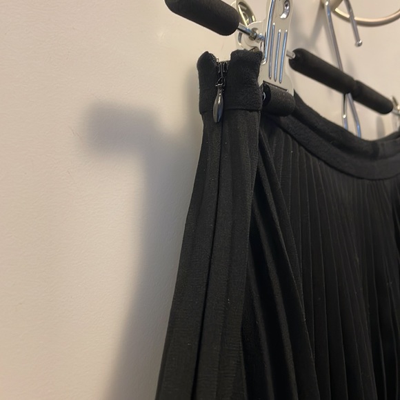 Wilfred fully lined pleated mini skirt - Picture 4 of 5